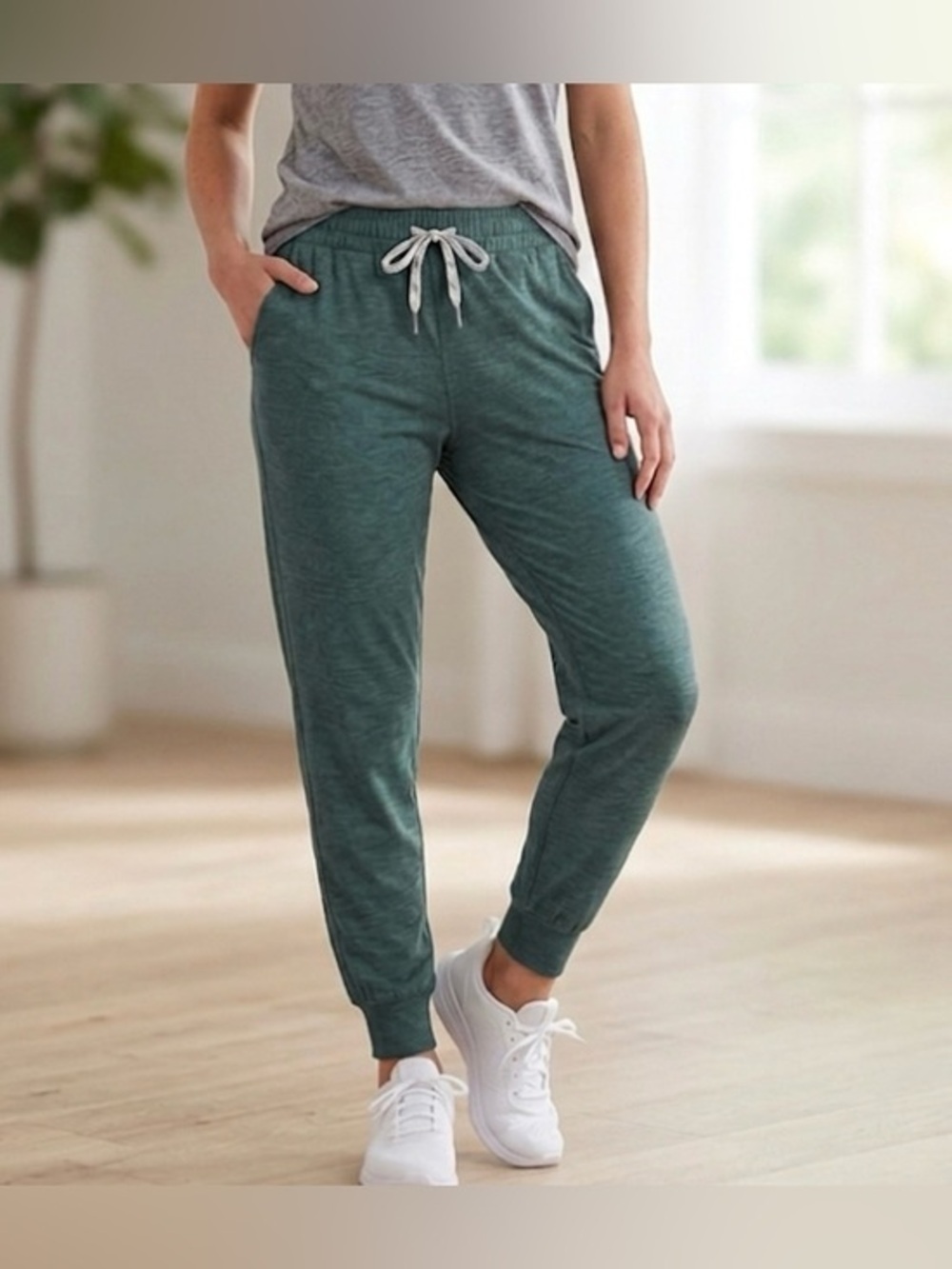 Kirkland Signature Women's Green Joggers NWT Size XS